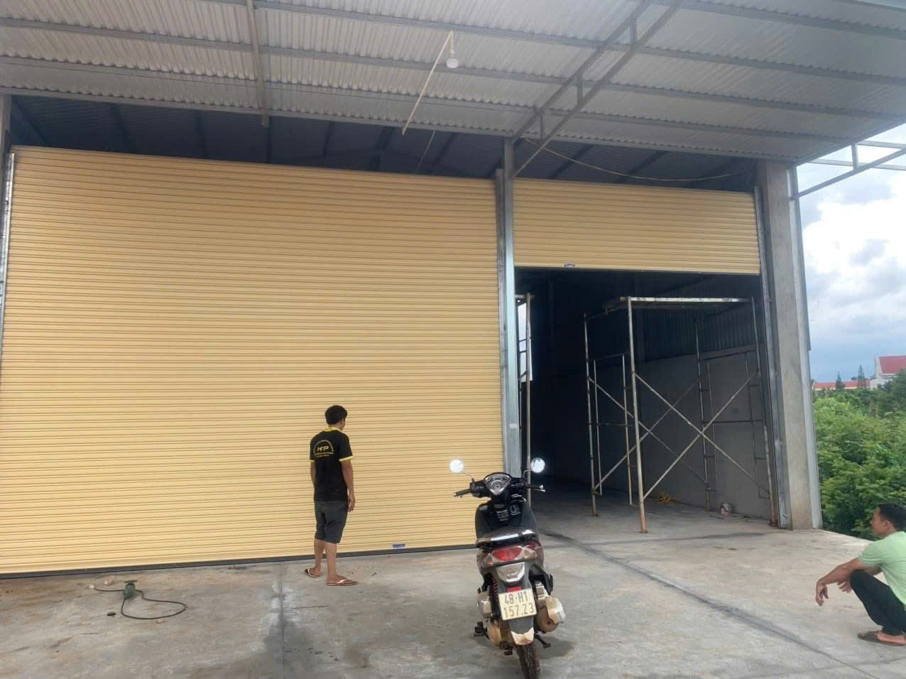 Cửa cuốn nhà dân khu Hòa Minh