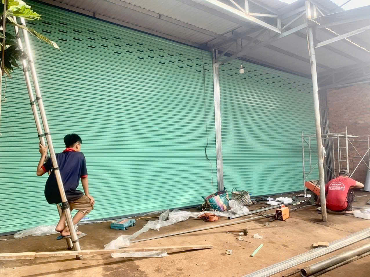 Lắp motor cửa cuốn tự động