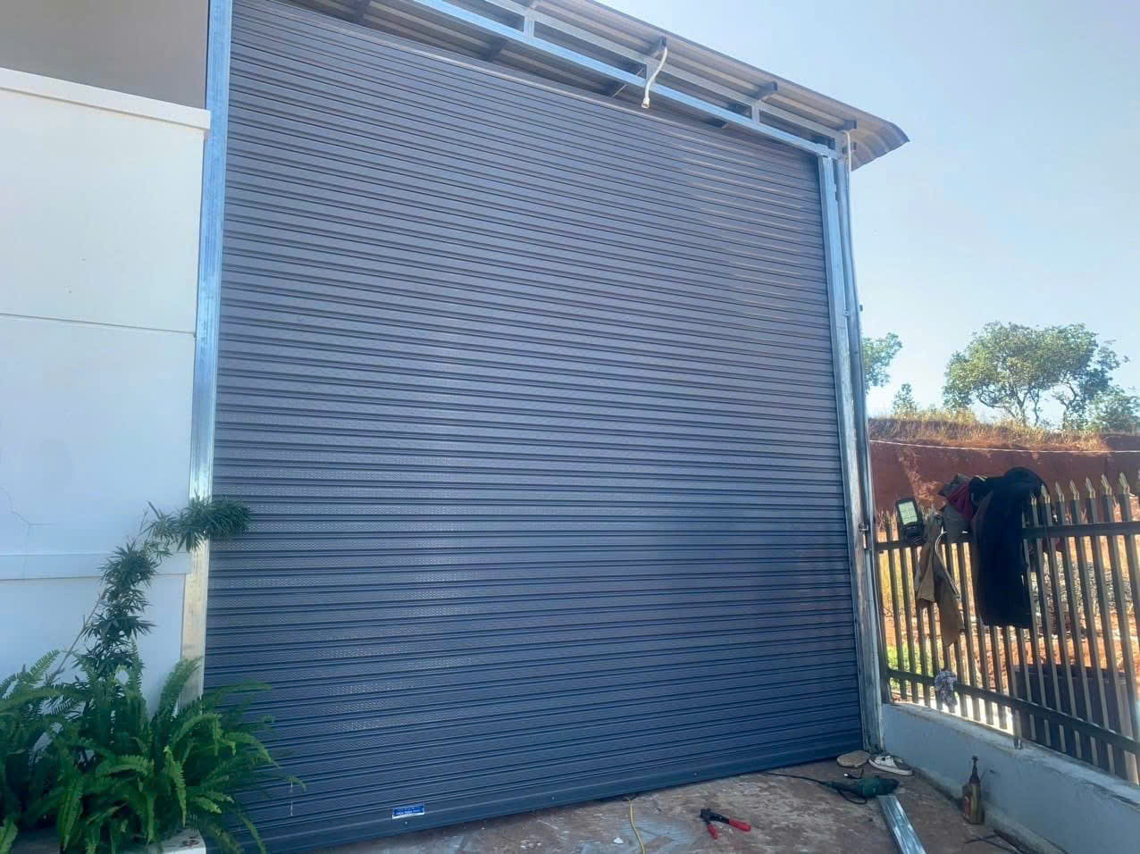 Thi công cửa kéo bảo vệ mặt tiền